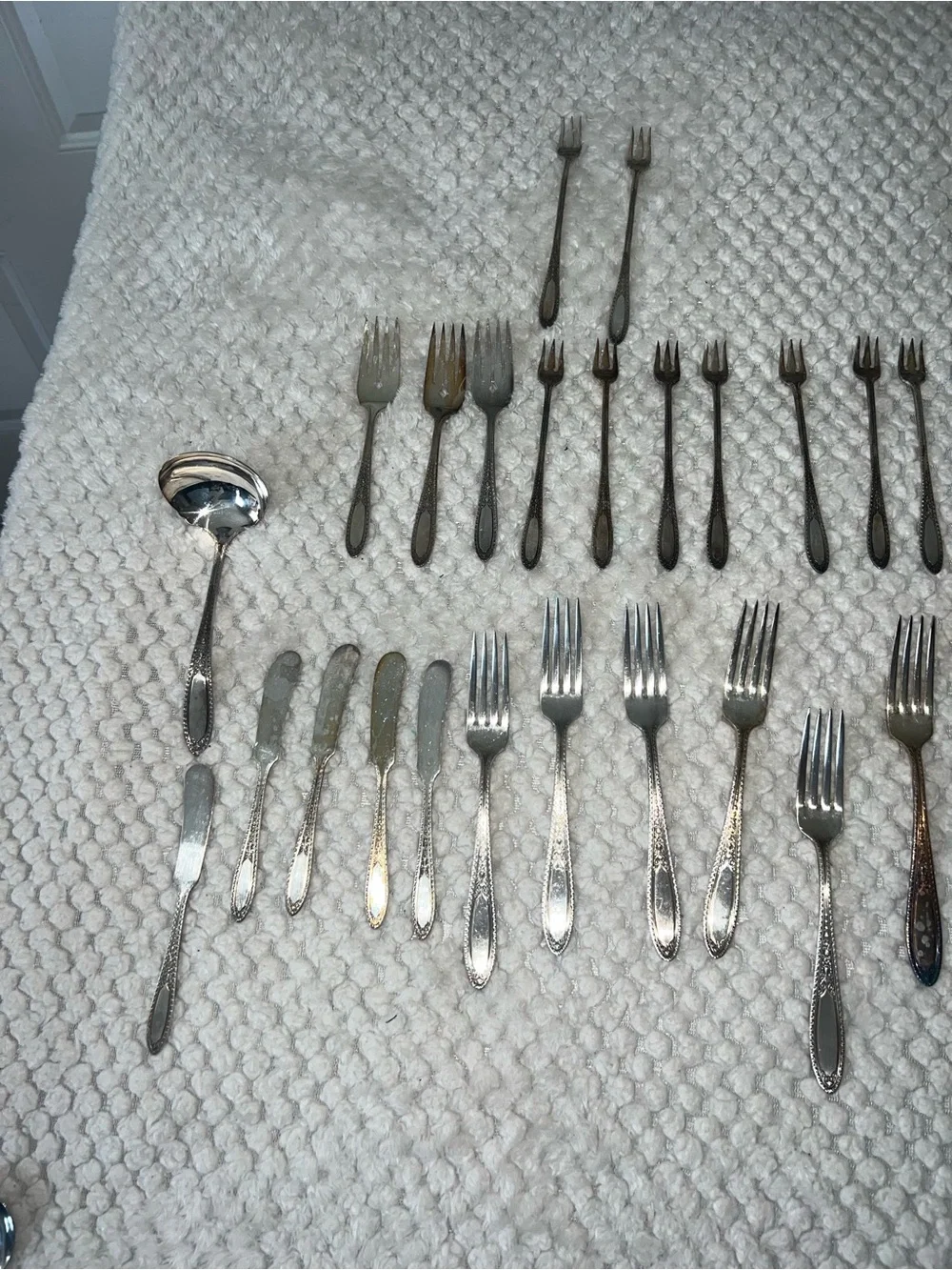 Wm Rogers Mfg  Dinner Set Spoons Forks Etc 1940's Flatware